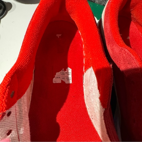 Puma Suede Jr. size 7y “high risk red”  LOOKS NEW - Picture 8 of 15